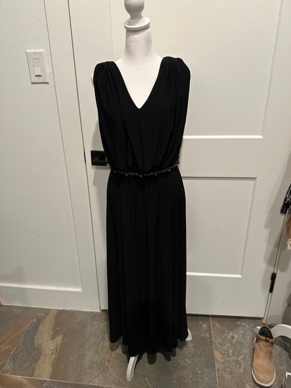 Jones New York Size 2 Black Cap Sleeved Dress with Beaded Belt